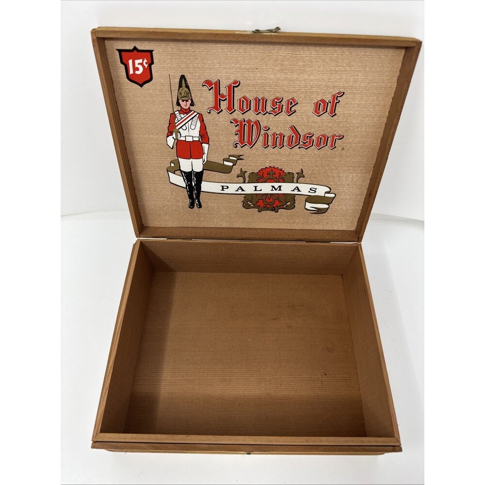 Vintage House of Windsor, Cedar Wood Cigar Box 1950’s 15 cents latched - Picture 3 of 11